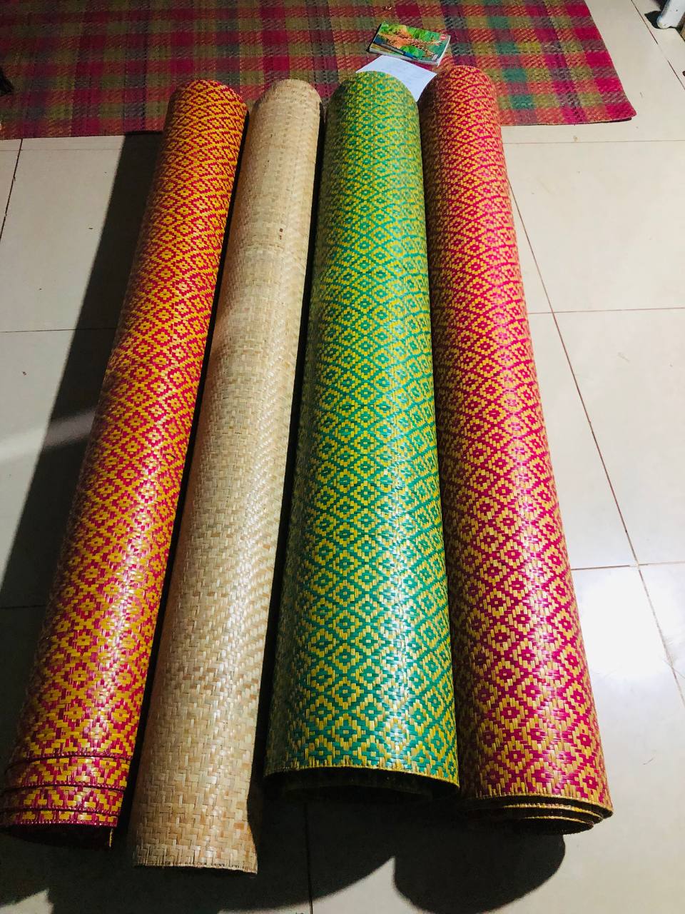 កន្ទេលផ្អាវក្រាលបន្ទប់